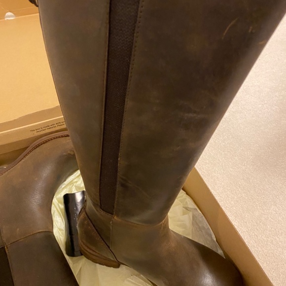 UGG Tall Boots BNIB 7.5 - Picture 3 of 11